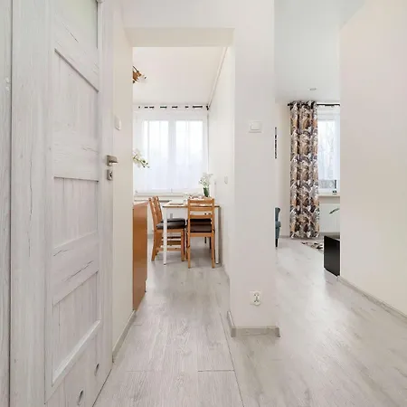 Przytulny Z Biurkiem W Spokojnej Okolicy By Renters *