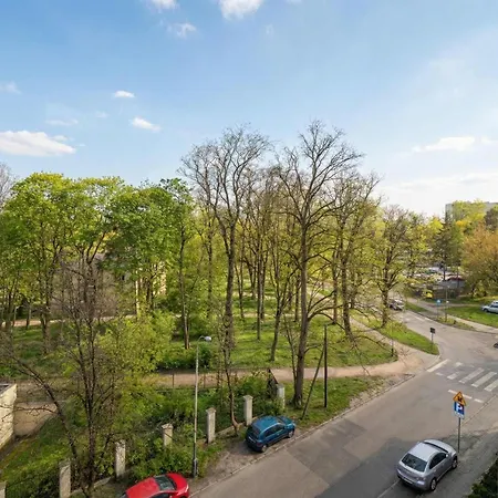 Przytulny Z Biurkiem W Spokojnej Okolicy By Renters