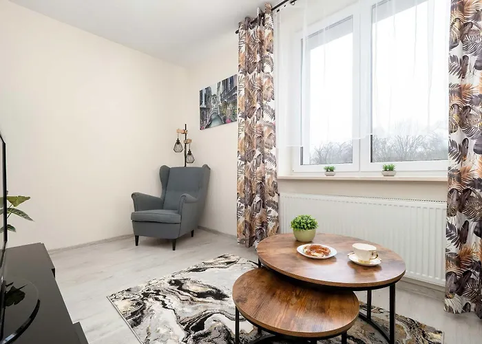 Przytulny Z Biurkiem W Spokojnej Okolicy By Renters وودج