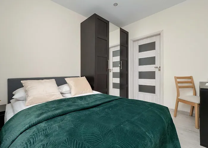 Przytulny Z Biurkiem W Spokojnej Okolicy By Renters * وودج