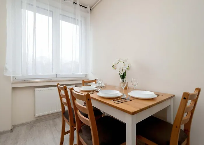 Przytulny Z Biurkiem W Spokojnej Okolicy By Renters وودج