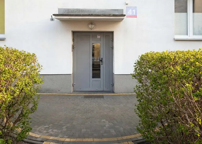 Przytulny Z Biurkiem W Spokojnej Okolicy By Renters وودج