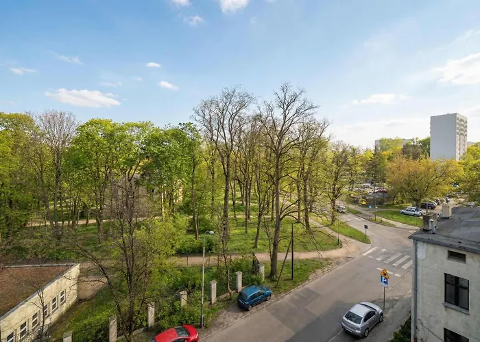 Przytulny Z Biurkiem W Spokojnej Okolicy By Renters